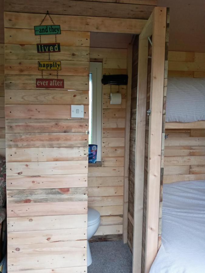 Orchard Meadow Shepherd Huts Leek-Buxton-Ashbourne Upper Elkstone Exterior photo