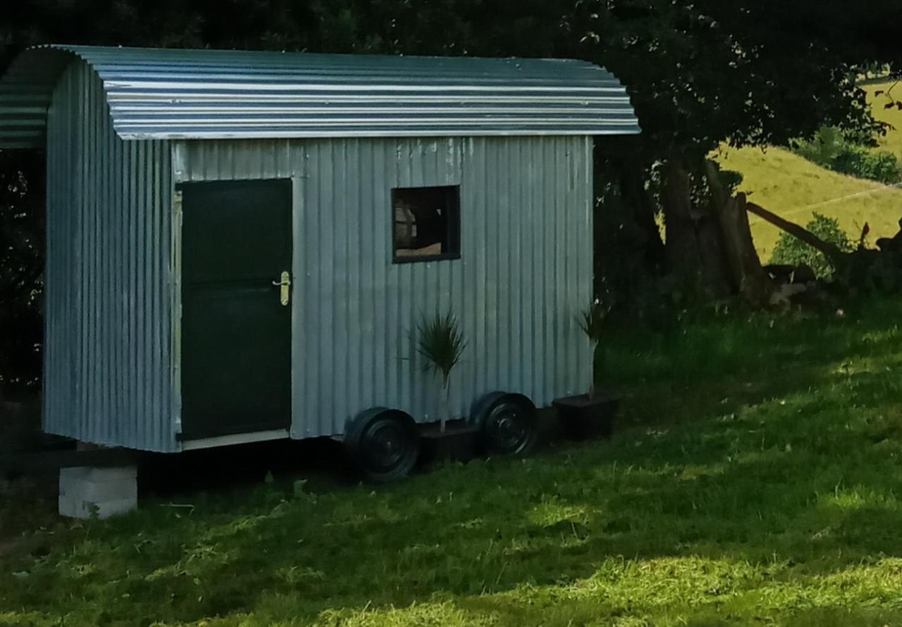 Orchard Meadow Shepherd Huts Leek-Buxton-Ashbourne Upper Elkstone Exterior photo