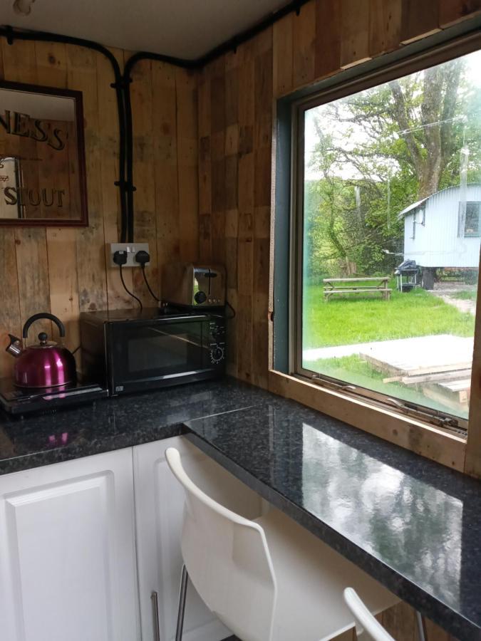 Orchard Meadow Shepherd Huts Leek-Buxton-Ashbourne Upper Elkstone Exterior photo
